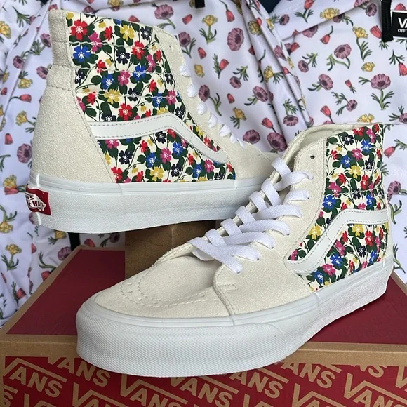 Vans WMNS Sk8-Hi Tapered
Floral White
VN0A5KRUWHT
Sneakers - Picture 9 of 16